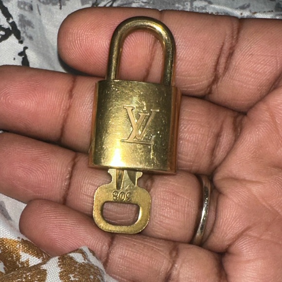LV Lock & Key #308 - Picture 2 of 7